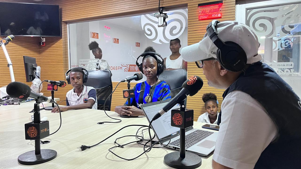 Tumaco, Nariño estudiantes de colegio aprendiendo de producción cultural en Tumaco