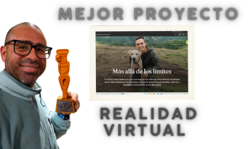 Profesor Alejandro Ángel de Utadeo con el premio de Villa del Cine