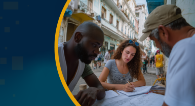 Bogotá, Colobmia Imagen de tres personas revisando apuntes de estudio