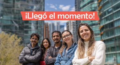 Tres mujeres y dos hombres de brazos cruzados bajo la frase "llegó el momento"