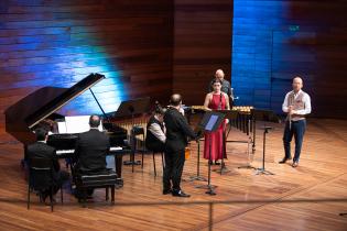 grupo de músicos tocando música clásica en el auditorio Fabio Lozano