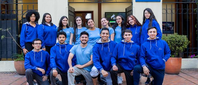 Grupo de Salsa y Bachata en la Casa Republicana de Utadeo
