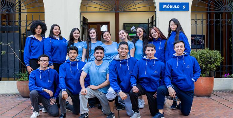 Grupo de Salsa y Bachata en la Casa Republicana de Utadeo