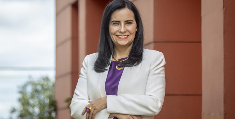 La profesora Viviana Díaz en la terraza del 7A de Utadeo