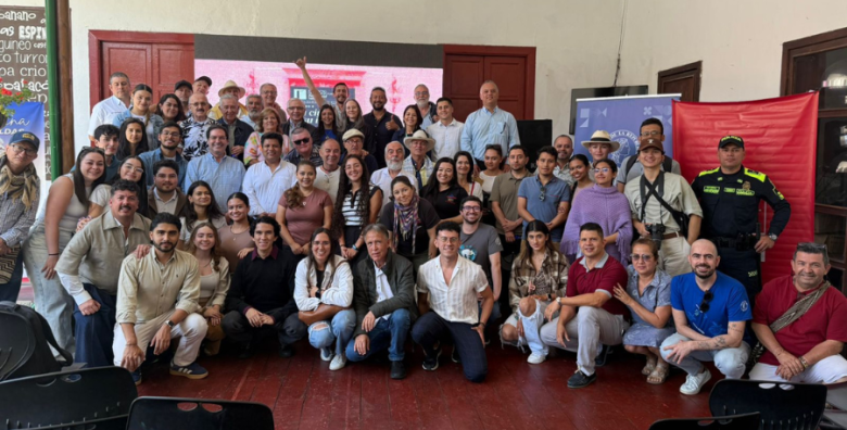 grupo de participantes del ‘Primer Encuentro de Arquitectura Patrimonial en Salamina’ 