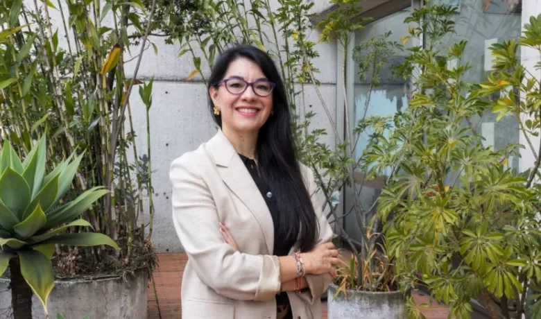 Lorena Vásquez, directora del Área Académica de Ciencias Políticas y Relaciones Internaiconales Retato de la profesora Lorena Vásquez