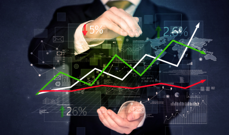 Las manos de un hombre rodean por arriba y abajo un gráfico económico.