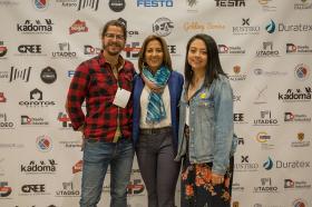 Pablo Castillo (egresado en 2013), Aida Benavides (egresada en 1999) y Laura Peraza (estudiante de Diseño Industrial