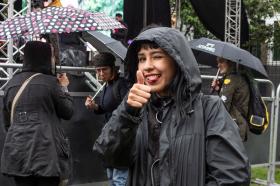 En Utadeo, la alegría y la buena vibra pudieron más que la lluvia. Foto: Laura Daniela Valencia, estudiante de Diseño Industrial.