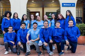 Grupo de Salsa y Bachata en la Casa Republicana de Utadeo
