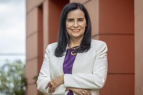 La profesora Viviana Díaz en la terraza del 7A de Utadeo