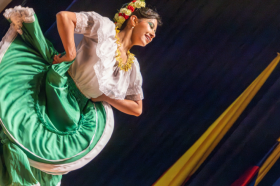 Bailarina durante el VI Encuentro de Intérpretes en Danza Bailarina durante el VI Encuentro de Intérpretes en Danza