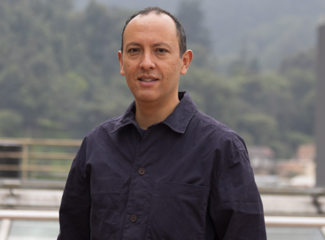 Carlos Arango - Representante a profesores Carlos Arango en la terraza de la biblioteca