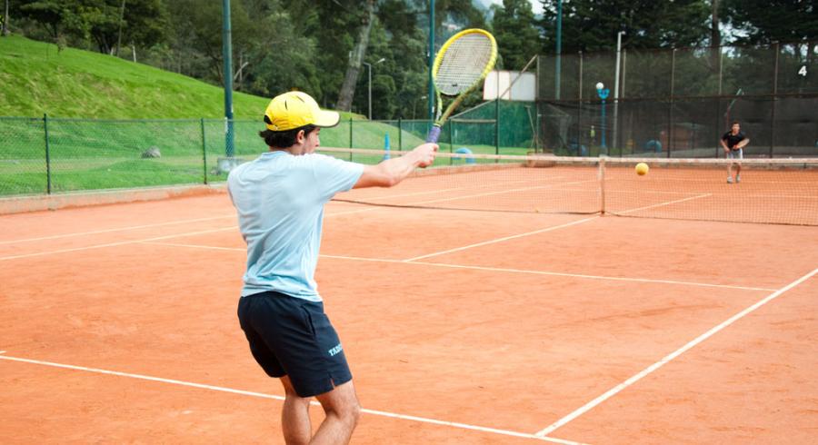 Entrenamiento De Tenis De Campo Universidad De Bogota Jorge Tadeo Lozano