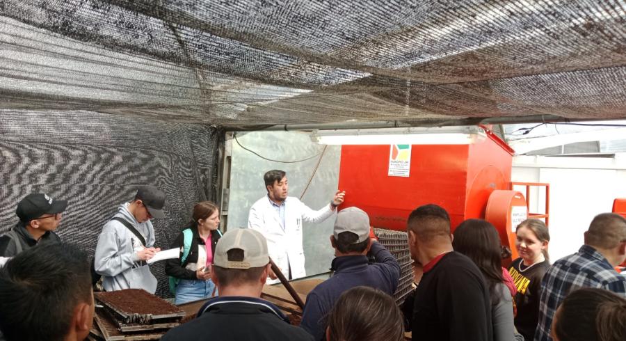 El Centro de Bio‐Sistemas Utadeo ofrece permanentemente capacitaciones, dirigidas especialmente al sector agro El Centro de Bio‐Sistemas Utadeo ofrece permanentemente capacitaciones, dirigidas especialmente al sector agro